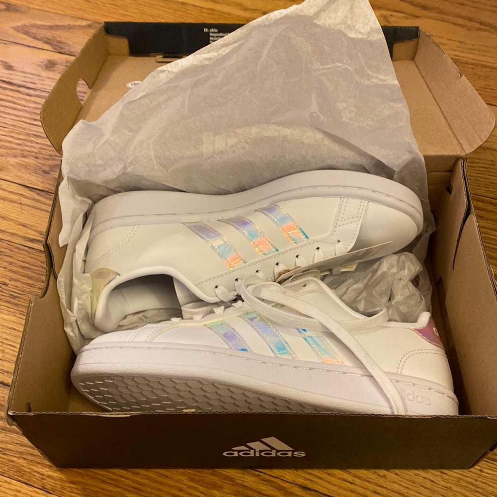 BRAND NEW, NEVER WORN Adidas Grand Court